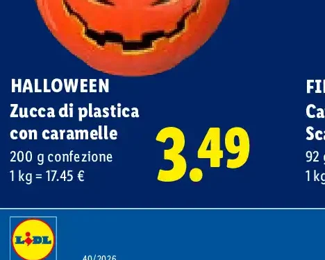 Zucca di plastica con caramelle