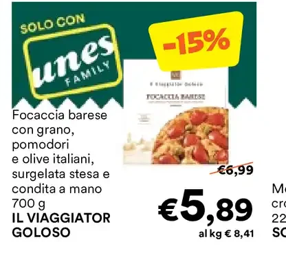 Focaccia barese con grano, pomodori e olive italiane